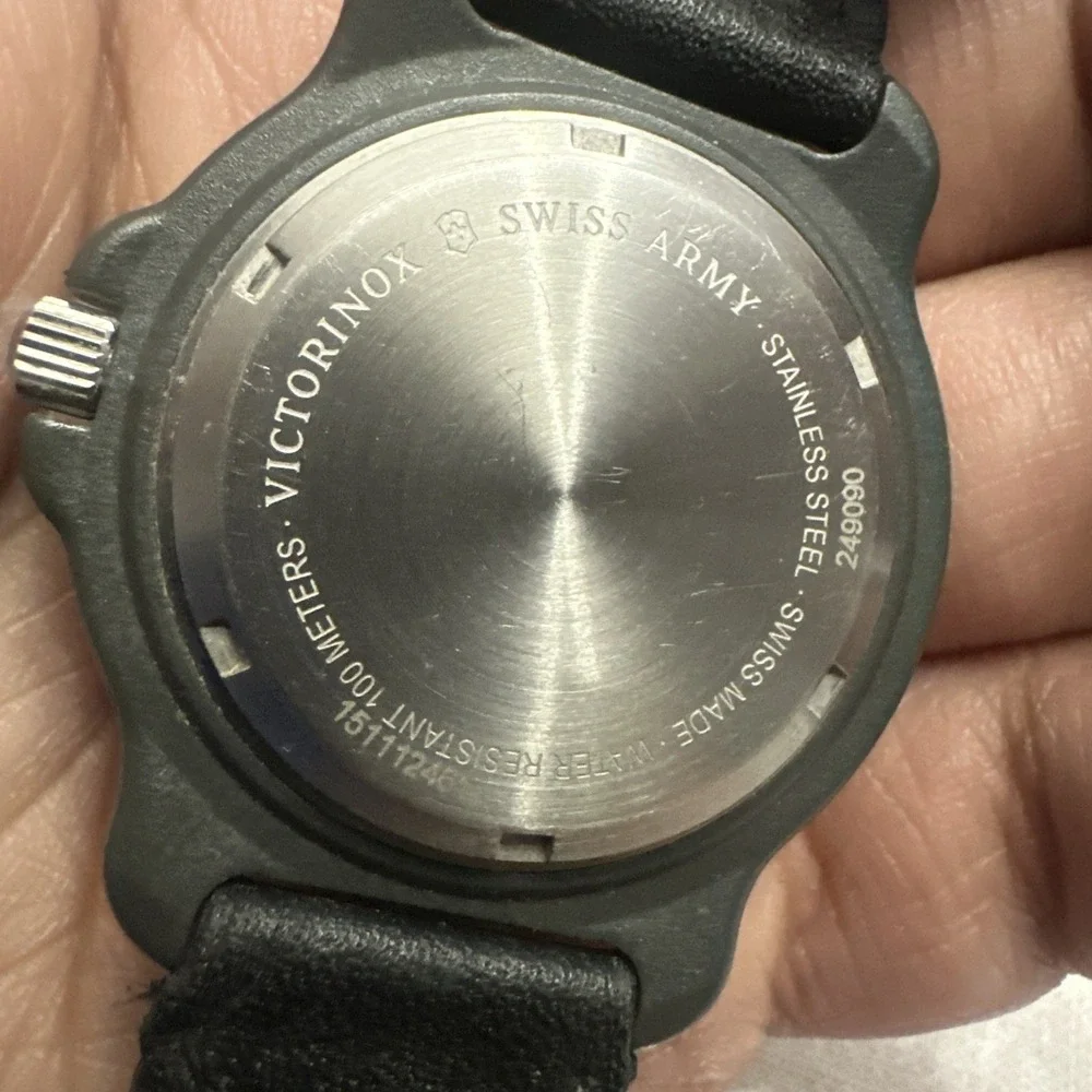 Vintage VICTORINOX SWISS ARMY Men's 40mm Black Watch SWISS MADE Untested As Is